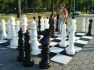 Фото Уличные игры,  уличный боулинг, гигантские уличные шахматы.